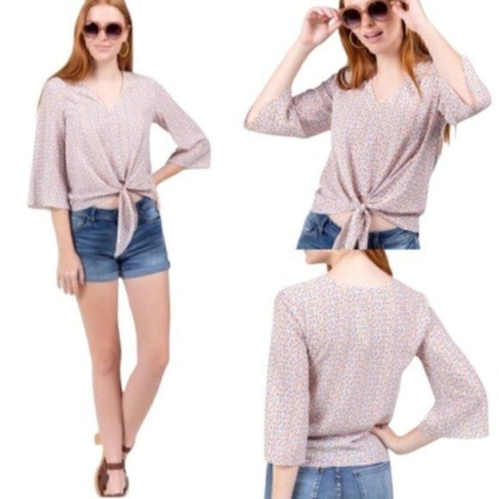 Francesca’s Carissa Front Tie Knot Cropped Floral Top Gray S
